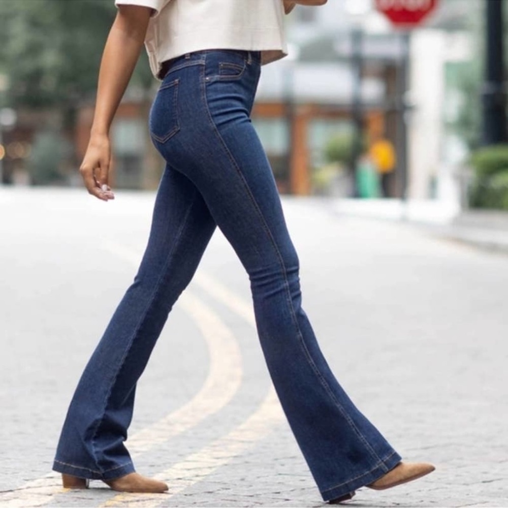 Spanx High Rise Flare Jeans Midnight Shade Shaping Slimming Pull On Size 3X - Picture 3 of 13